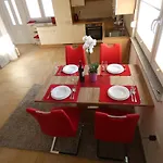 & Olive Oil Valuma Apartma