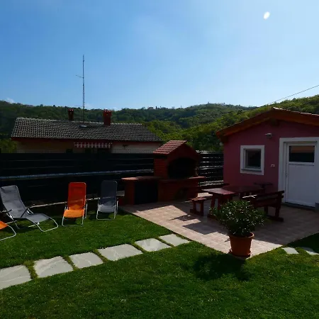 & Olive Oil Valuma Apartma